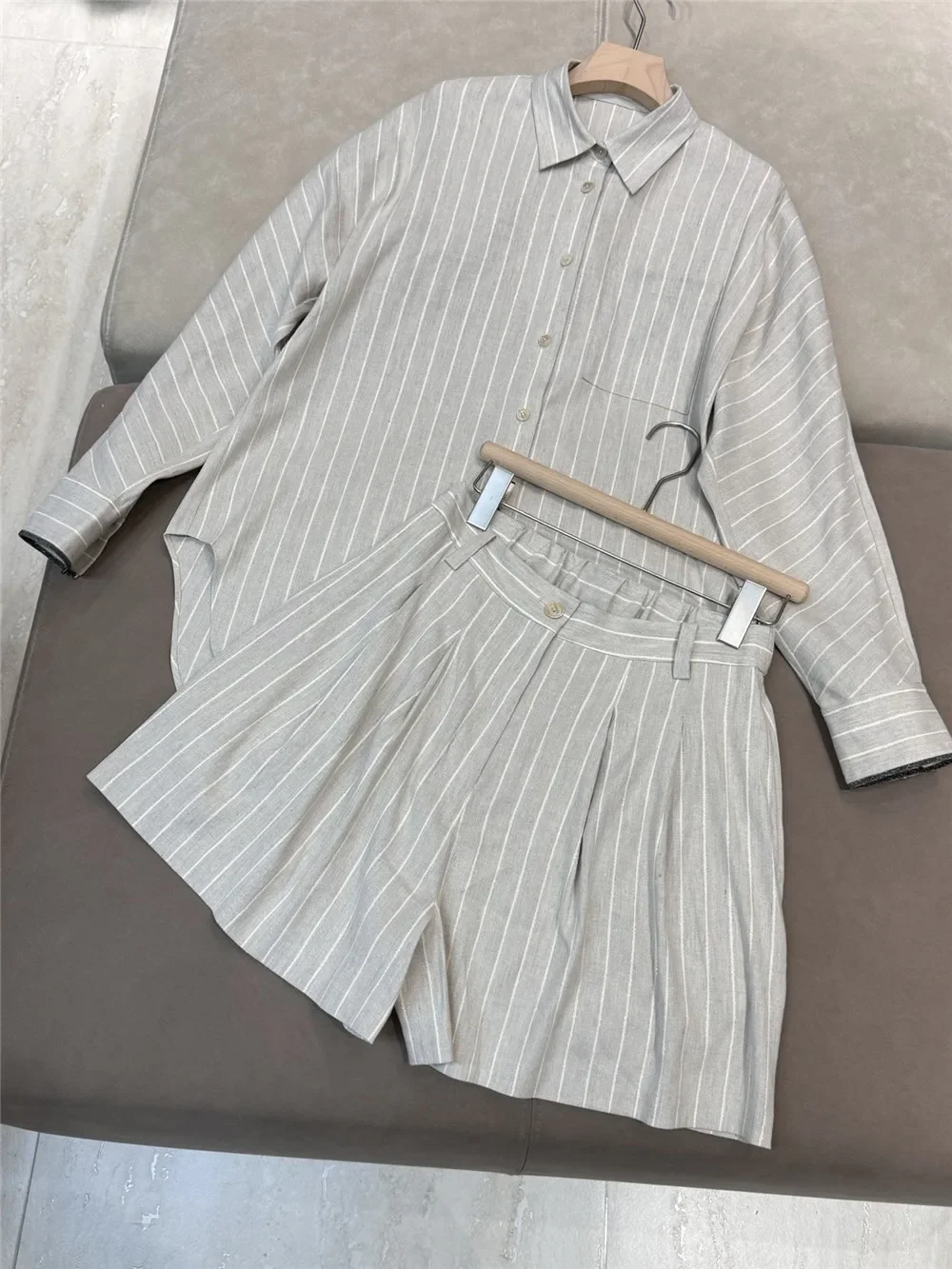 Women's Beaded Striped Set Turn-down Collar Long Sleeve Single Breasted Shirt or High Waist Shorts Loose Female Suit
Women's Beaded Striped Set Turn-down Collar Long Sleeve Single Breasted Shirt or High Waist Shorts Loose Female Suit