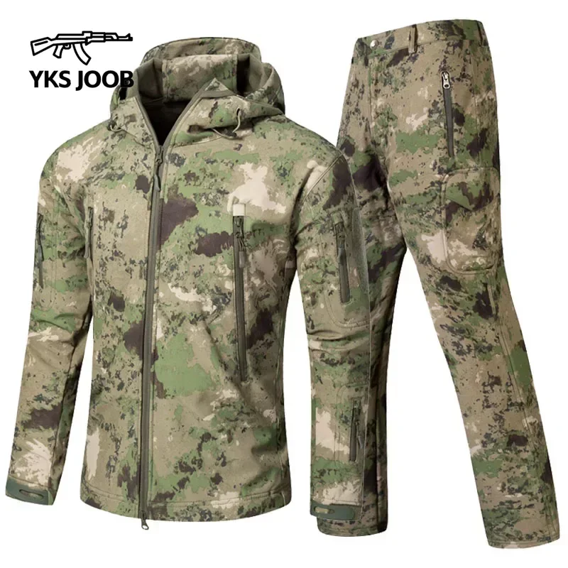 Зимний военный тактический флисовый Мужской комплект из 2 предметов, ветрозащитная и водонепроницаемая куртка на молнии с несколькими карманами и капюшоном, спортивный костюм для улицы
Зимний военный тактический флисовый Мужской комплект из 2 предметов, ветрозащитная и водонепроницаемая куртка на молнии с несколькими карманами и капюшоном, спортивный костюм для улицы