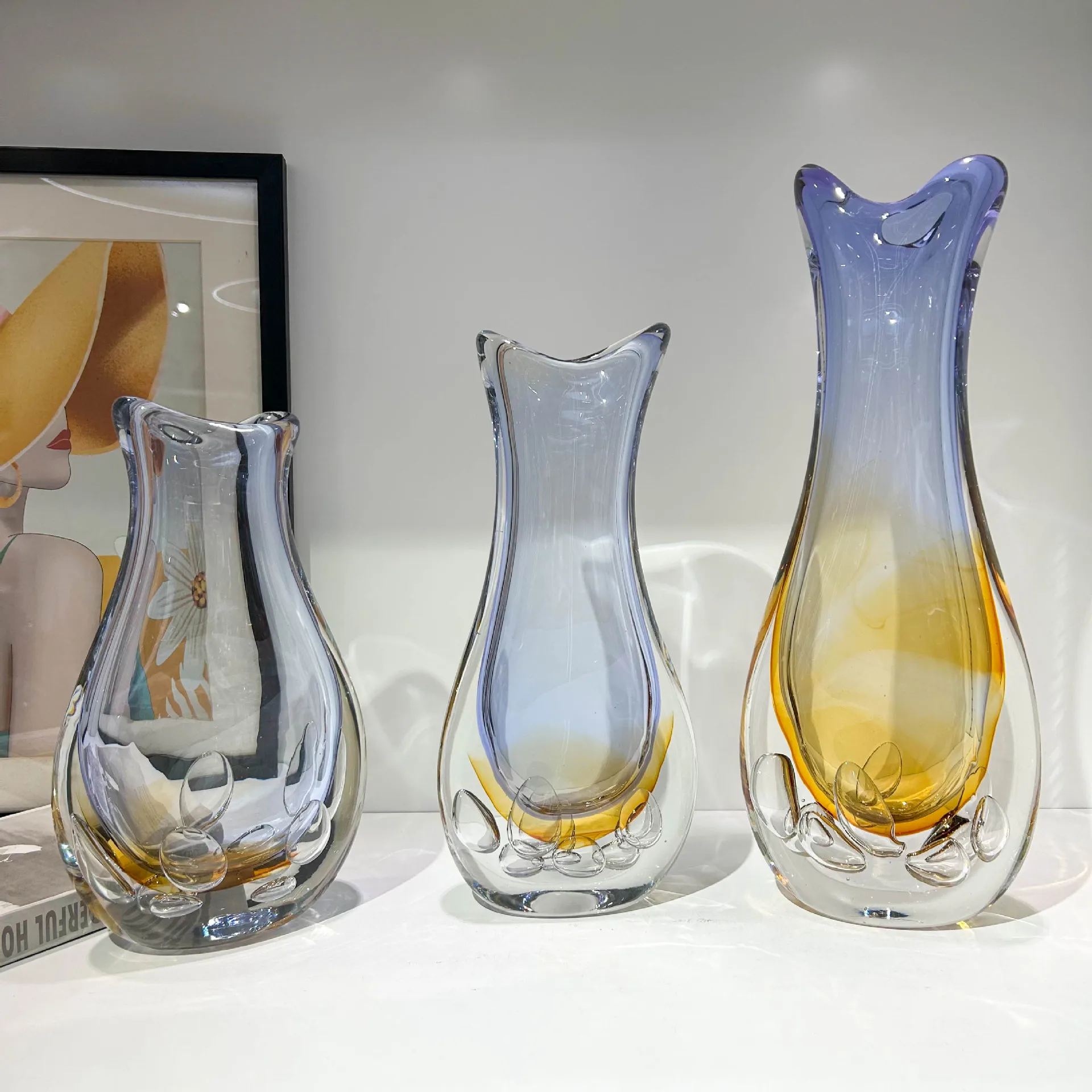Modern simple ocean bubble small mouth handmade glass vase living room villa model room high-end heavy ornaments
Modern simple ocean bubble small mouth handmade glass vase living room villa model room high-end heavy ornaments