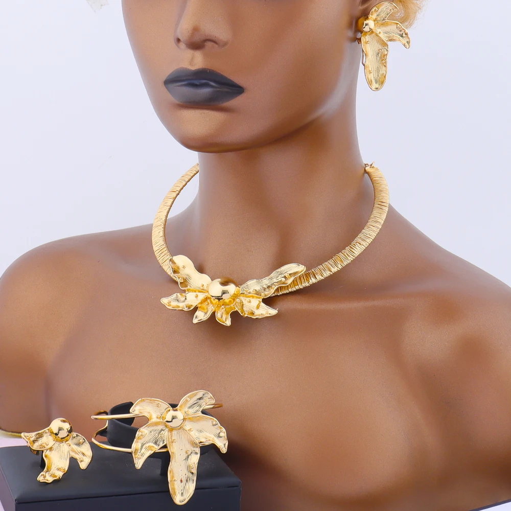 African Gold Plated Fallen Flowers Design Necklace Earrings Bracelet Ring Jewelry Set for Women Classic Gold Color Party Gift 
African Gold Plated Fallen Flowers Design Necklace Earrings Bracelet Ring Jewelry Set for Women Classic Gold Color Party Gift