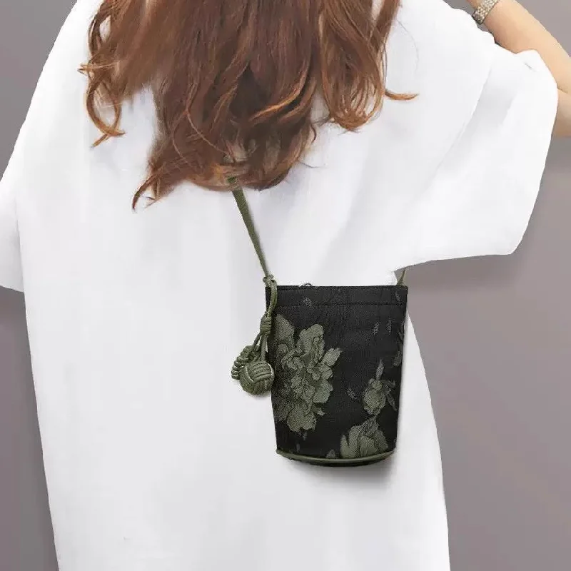 New Niche Floral Embroidery Women's Crossbody Bag For Phone Storage And Shopping
New Niche Floral Embroidery Women's Crossbody Bag For Phone Storage And Shopping
