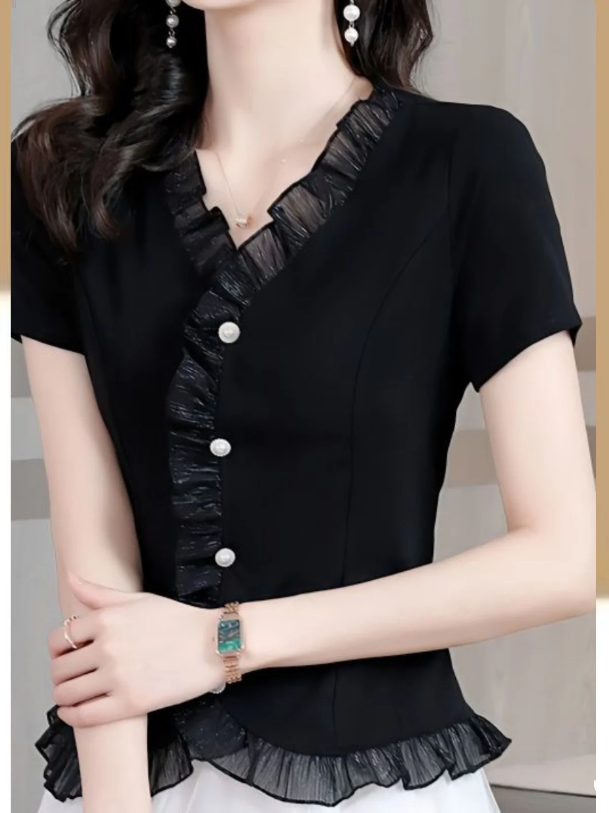 Elegant Cotton Summer Women's Top 2024 New Style Slim Fit Short Sleeve V-Neck Lace Trim Versatile Fashionable Youthful
Elegant Cotton Summer Women's Top 2024 New Style Slim Fit Short Sleeve V-Neck Lace Trim Versatile Fashionable Youthful