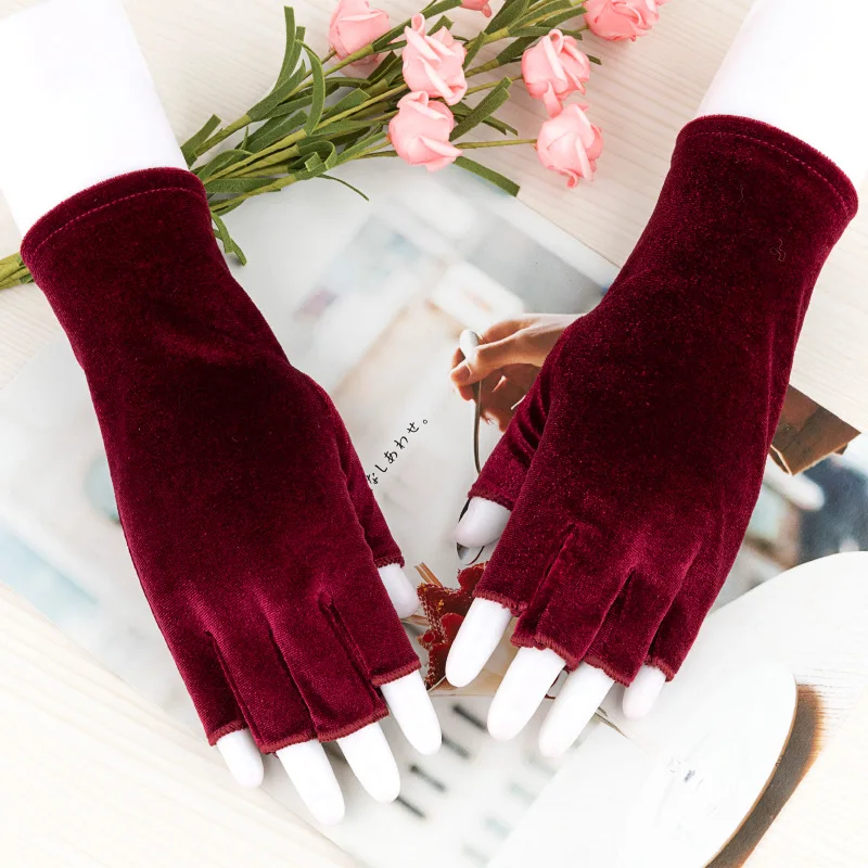 Fahion Golden Velvet Stage Performance Touch Screen Driving Gloves Women Winter Outdoor Half Finger Elastic Cycling Warm Mittens
Fahion Golden Velvet Stage Performance Touch Screen Driving Gloves Women Winter Outdoor Half Finger Elastic Cycling Warm Mittens