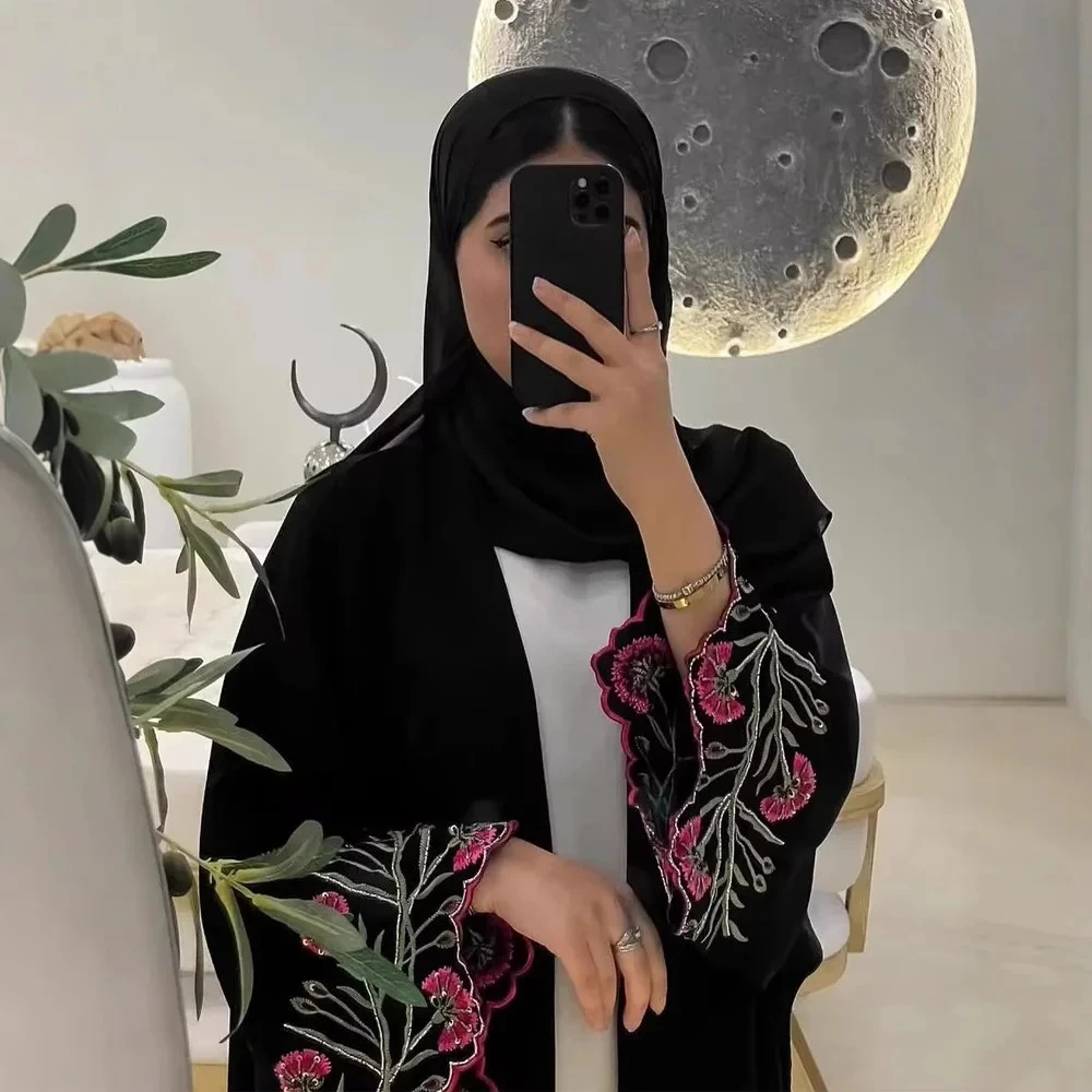 Stylish Embroidered Abaya Gown Dubai Arabian Long Dress Muslim Women Outerwear Fashion Robe
Stylish Embroidered Abaya Gown Dubai Arabian Long Dress Muslim Women Outerwear Fashion Robe