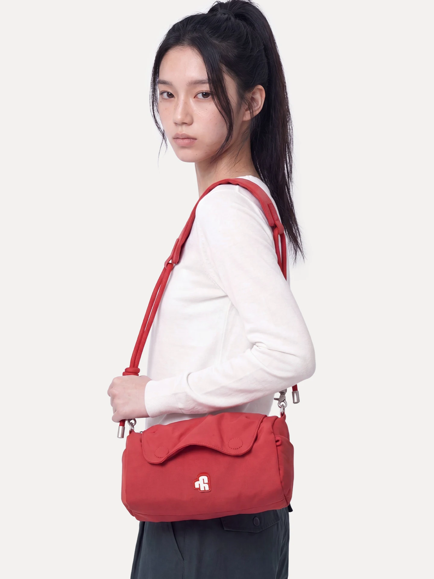 VAOPER Flip Cover Crossbody Bag Unisex Lightweight Commuting Cycling Sport Small Square Bag Casual Simple Style Nylon Material
VAOPER Flip Cover Crossbody Bag Unisex Lightweight Commuting Cycling Sport Small Square Bag Casual Simple Style Nylon Material