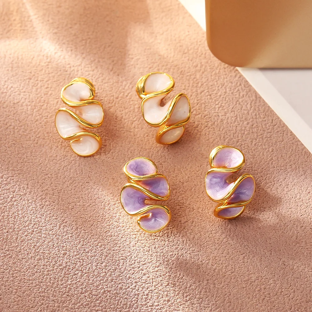 Lilac enamel drip earrings niche design three-dimensional irregular fashion earrings exquisite personalized small earrings
Lilac enamel drip earrings niche design three-dimensional irregular fashion earrings exquisite personalized small earrings