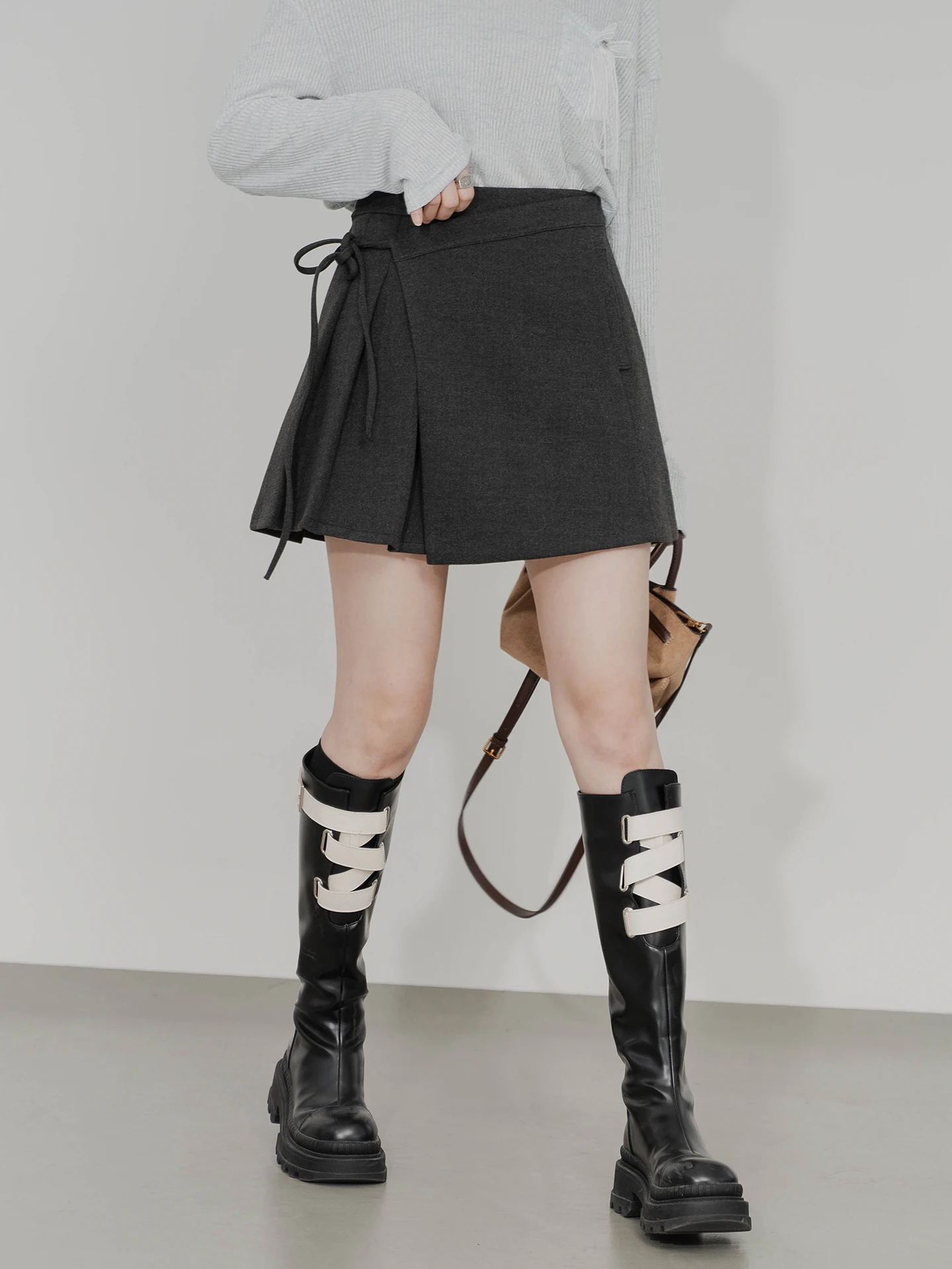 Асимметричная шерстяная юбка А-силуэта с высокой талией, плиссированная, с поясом, для женщин, повседневная, короткая, с эффектом утяжки
Асимметричная шерстяная юбка А-силуэта с высокой талией, плиссированная, с поясом, для женщин, повседневная, короткая, с эффектом утяжки