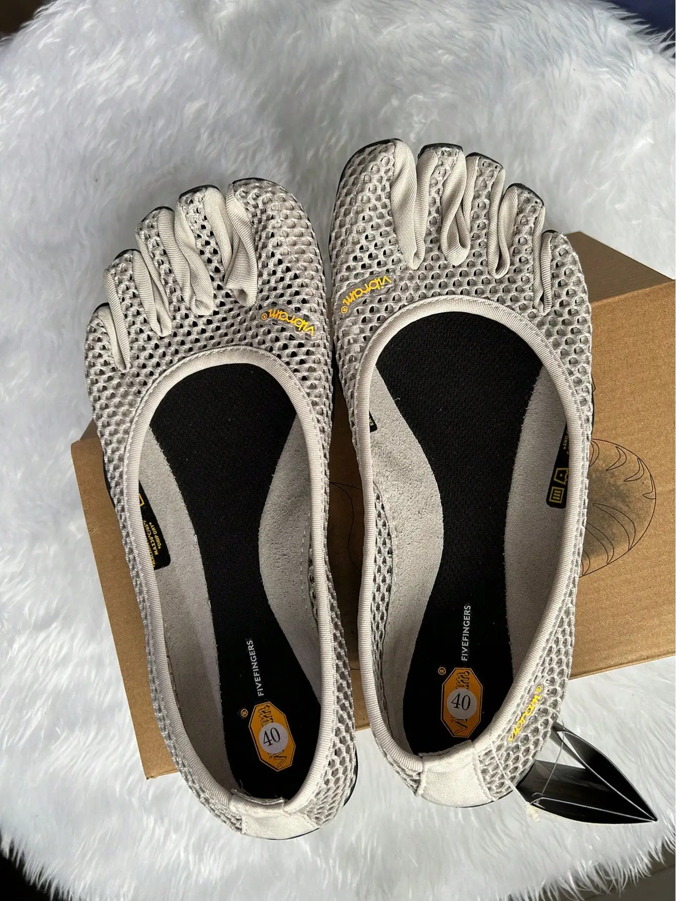 VI-B Damen Minimalistische FiveFingers Barfußschuhe Mary Jane Ballerinas Leicht Rutschfest Fitness Laufschuhe Schicker Gorpcore Sneaker
VI-B Damen Minimalistische FiveFingers Barfußschuhe Mary Jane Ballerinas Leicht Rutschfest Fitness Laufschuhe Schicker Gorpcore Sneaker