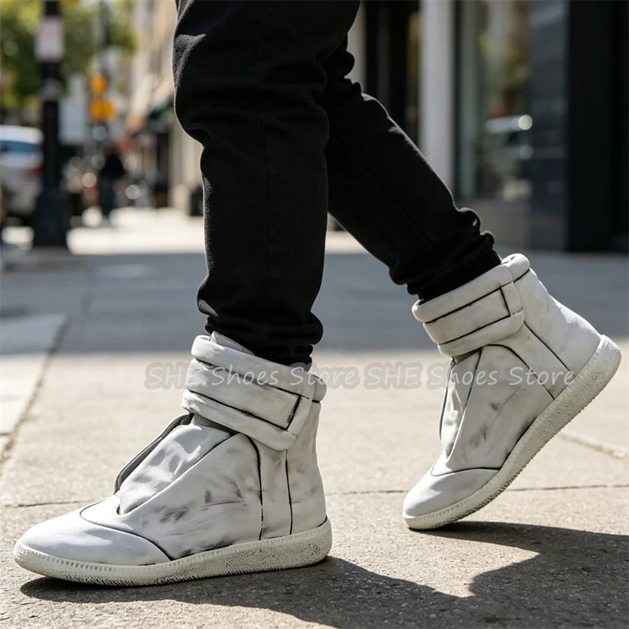 Fashion Graffiti Male High-Top Sneakers Vintage Distressed Genuine Leather Breathable Shoes Outside Casual Footwear Size 38-47
Fashion Graffiti Male High-Top Sneakers Vintage Distressed Genuine Leather Breathable Shoes Outside Casual Footwear Size 38-47
