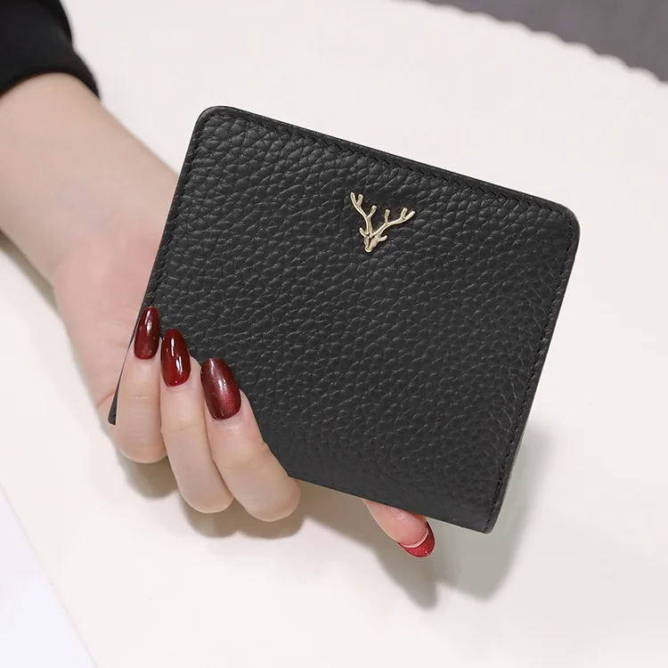 Женский кошелек из натуральной кожи, короткий кошелек на молнии, брендовый дизайн, кошелек для монет, держатель для удостоверений личности, женские кошельки из воловьей кожи, маленькие деньги
Женский кошелек из натуральной кожи, короткий кошелек на молнии, брендовый дизайн, кошелек для монет, держатель для удостоверений личности, женские кошельки из воловьей кожи, маленькие деньги