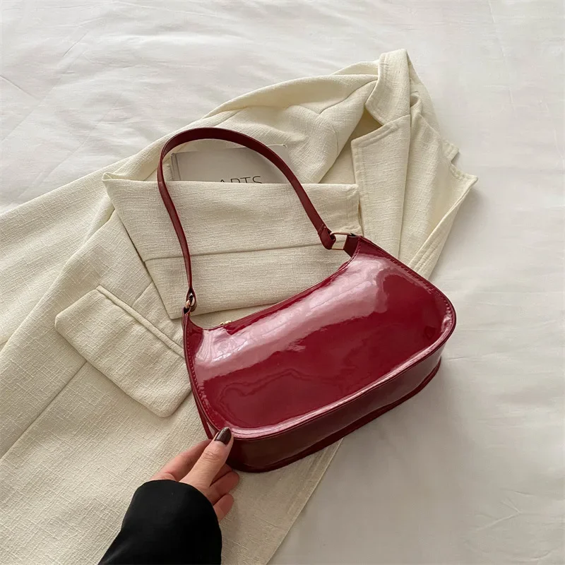 Fashion Retro Patent Leather Glossy Shoulder Bag Solid Color Women's Handbags Casual Brand Designer Underarm Bag for Ladies
Fashion Retro Patent Leather Glossy Shoulder Bag Solid Color Women's Handbags Casual Brand Designer Underarm Bag for Ladies