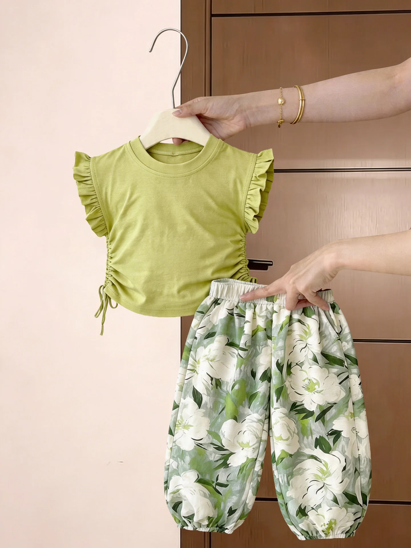 Girls Summer Outfit 2026 New Fashionable Fly Sleeve Top Wide Leg Pants Baby Flower Drawstring Two Piece Set Trendy
Girls Summer Outfit 2026 New Fashionable Fly Sleeve Top Wide Leg Pants Baby Flower Drawstring Two Piece Set Trendy