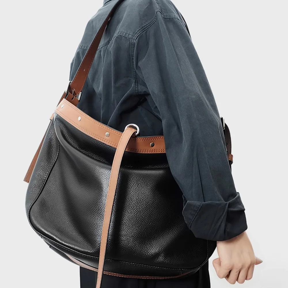 Ladies' fashionable retro soft leather vegan leather shoulder bag with large capacity splicing diagonal cross bag
Ladies' fashionable retro soft leather vegan leather shoulder bag with large capacity splicing diagonal cross bag