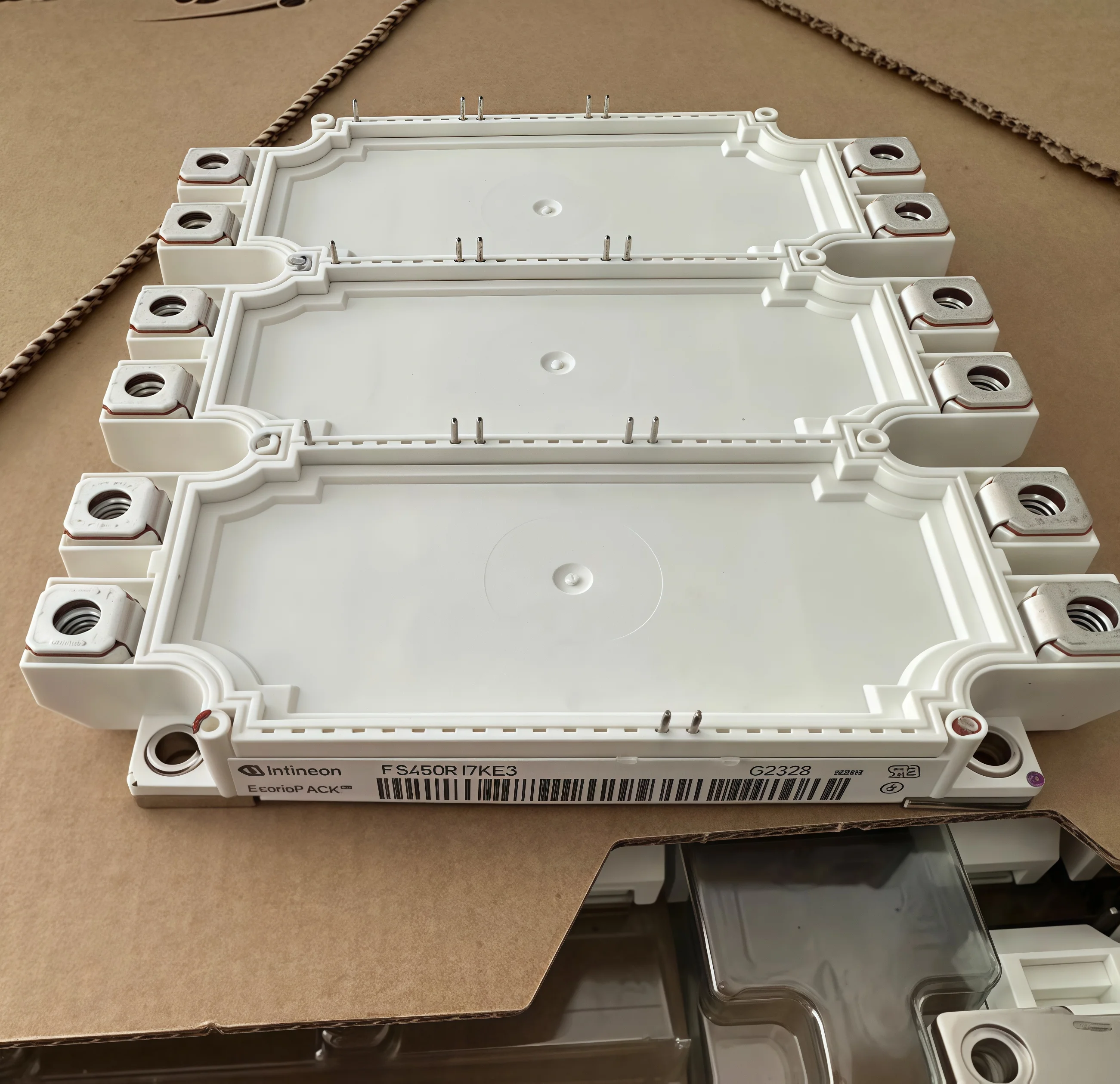 Новый силовой модуль IGBT FS450R17KE3 FS300R17KE3 FS225R17KE3 оригинальное место!
Новый силовой модуль IGBT FS450R17KE3 FS300R17KE3 FS225R17KE3 оригинальное место!