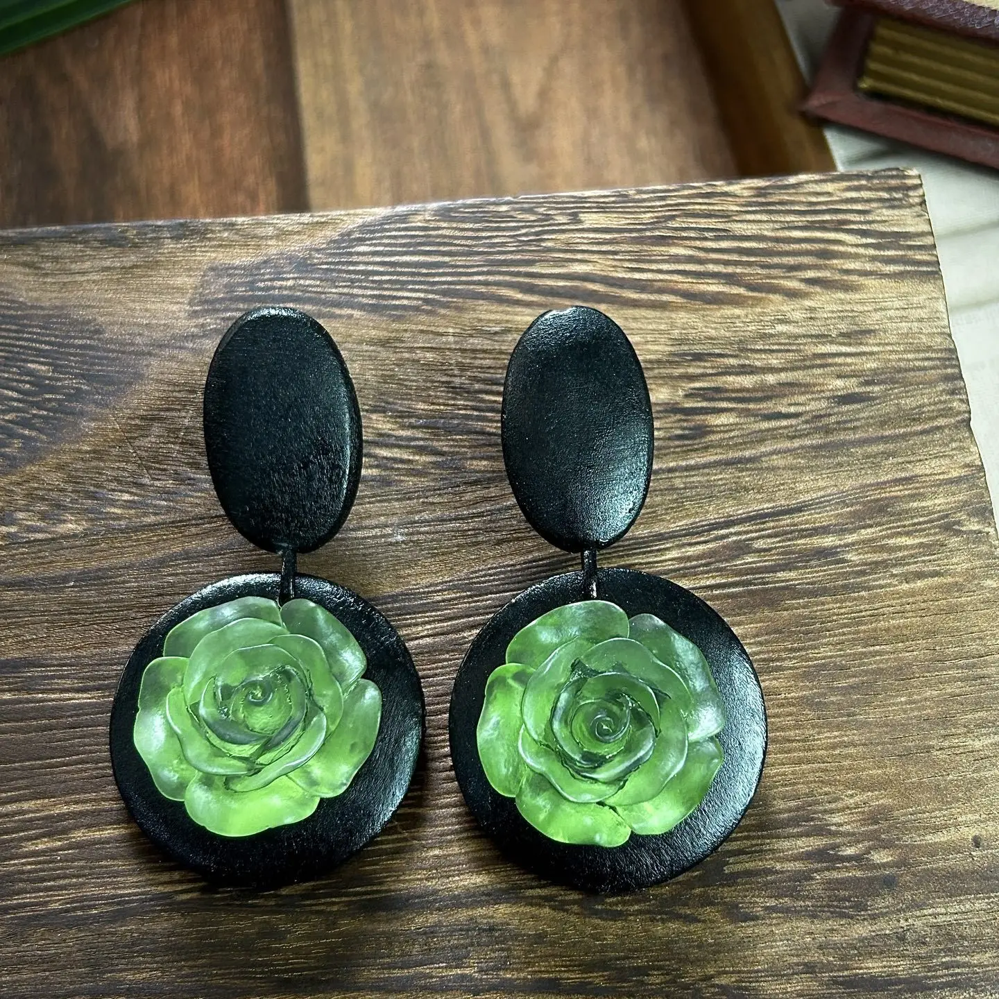 1pair Vintage earrings wood flower for woman's jewelry
1pair Vintage earrings wood flower for woman's jewelry