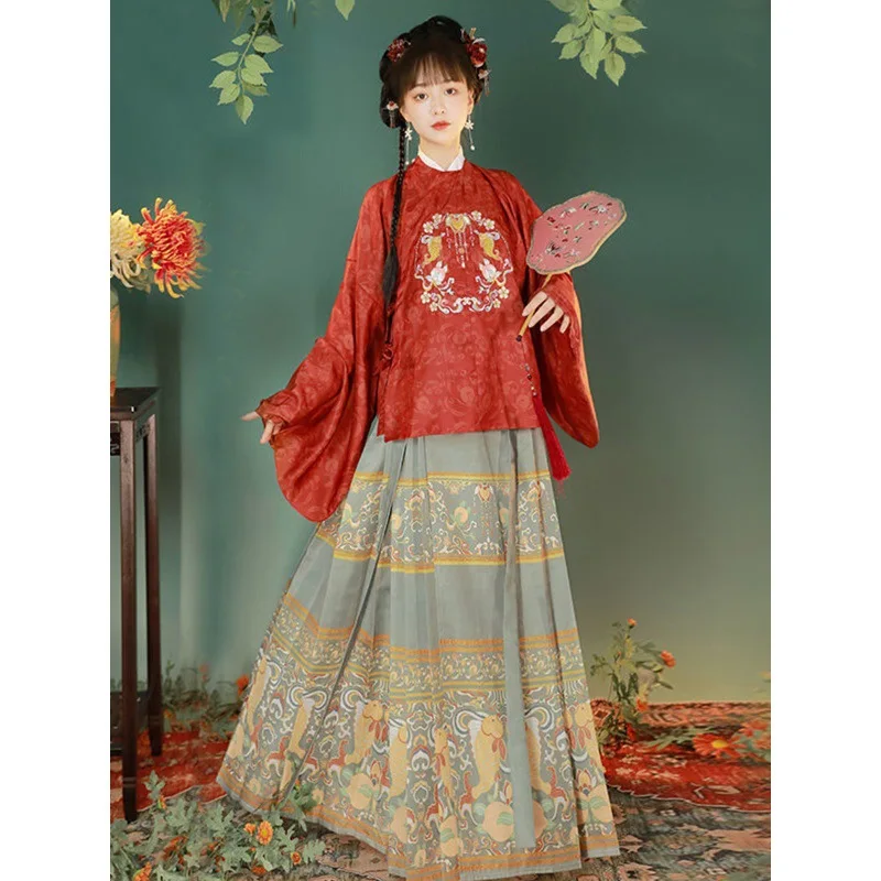 Hanfu women's Ming-made round neck large placket embroidered pipa sleeve short jacket horse skirt antique suit
Hanfu women's Ming-made round neck large placket embroidered pipa sleeve short jacket horse skirt antique suit