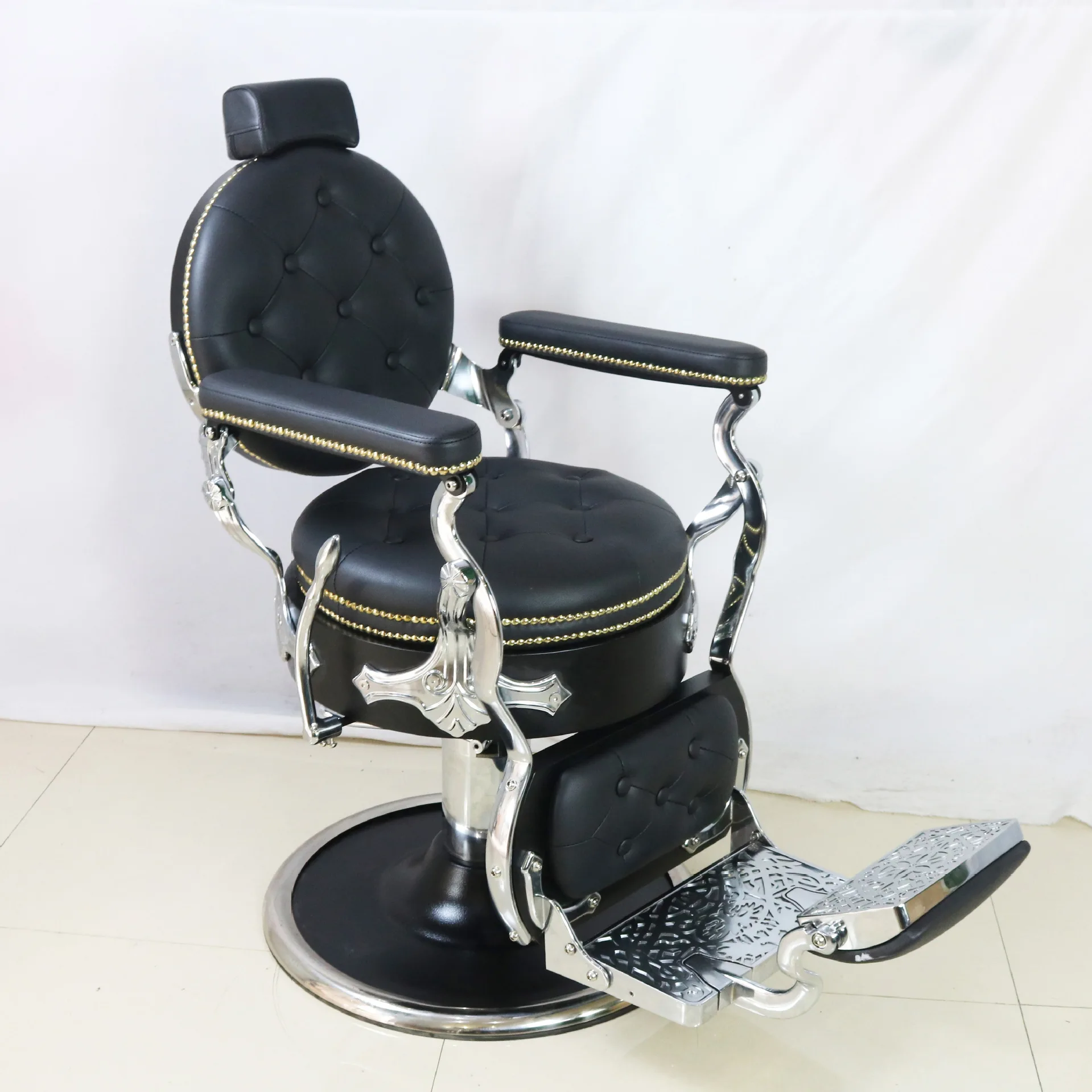 Factory direct sales oil head chair barber shop supply hair salon high-end rotatable hair salon chair source factory
Factory direct sales oil head chair barber shop supply hair salon high-end rotatable hair salon chair source factory