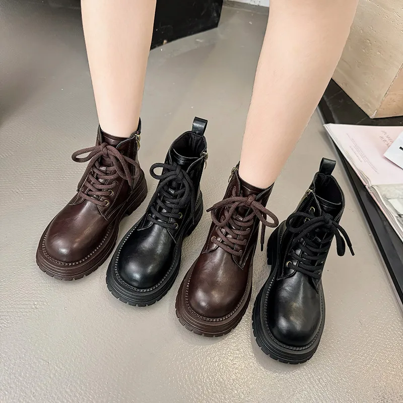 Boots Women Shoes Autumn Zipper Boots-Women Luxury Designer Rock Lolita Ankle 2024 Ladies Fashion Lace-Up Rock Shoes Woman Zip
Boots Women Shoes Autumn Zipper Boots-Women Luxury Designer Rock Lolita Ankle 2024 Ladies Fashion Lace-Up Rock Shoes Woman Zip