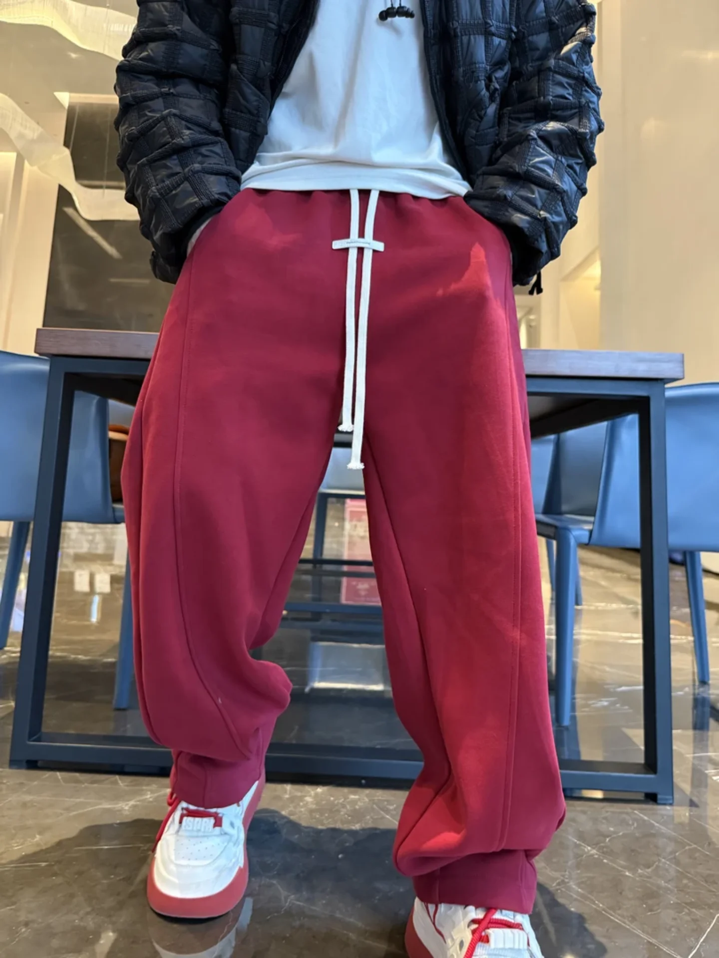 Корейские мужские повседневные брюки Fce на подкладке с эластичной резинкой на талии и ножом, удобные теплые осенние брюки...
Корейские мужские повседневные брюки Fce на подкладке с эластичной резинкой на талии и ножом, удобные теплые осенние брюки...