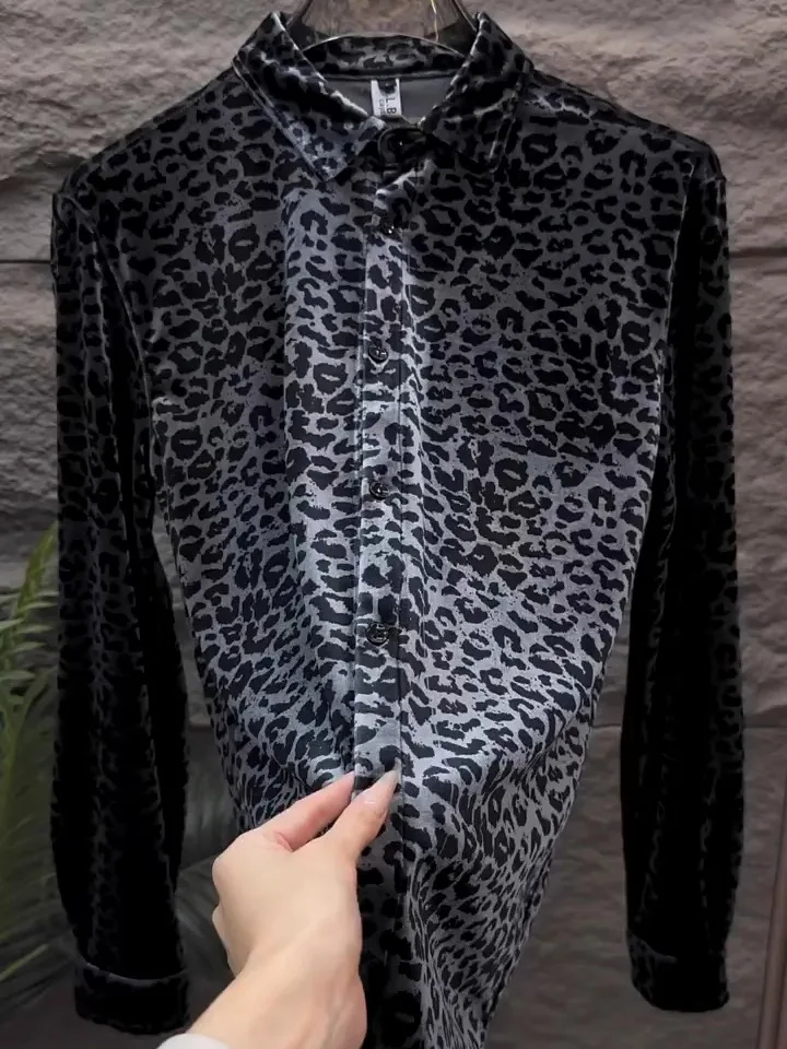 Удобная высококачественная мужская рубашка с длинным рукавом, модная, универсальная, для делового и повседневного стиля, осень-зима, новинка, элегантная.
Удобная высококачественная мужская рубашка с длинным рукавом, модная, универсальная, для делового и повседневного стиля, осень-зима, новинка, элегантная.