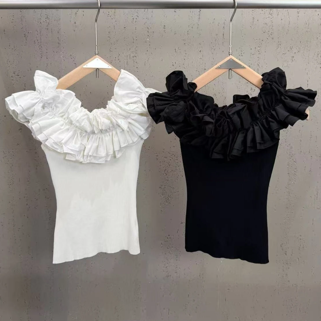 2026 Summer New French Style Off-shoulder Ruffle Short Sleeve Stretch Ice Silk Knit Top - Designer Tee for Women, White Black
2026 Summer New French Style Off-shoulder Ruffle Short Sleeve Stretch Ice Silk Knit Top - Designer Tee for Women, White Black