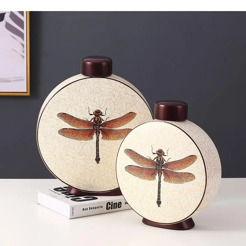 Dragonfly Painted Oval Ceramic Vases Candy Jars with Lid Porcelain Storage Jar Desktop Decoration Flowers Vase Nordic Home Decor
Dragonfly Painted Oval Ceramic Vases Candy Jars with Lid Porcelain Storage Jar Desktop Decoration Flowers Vase Nordic Home Decor