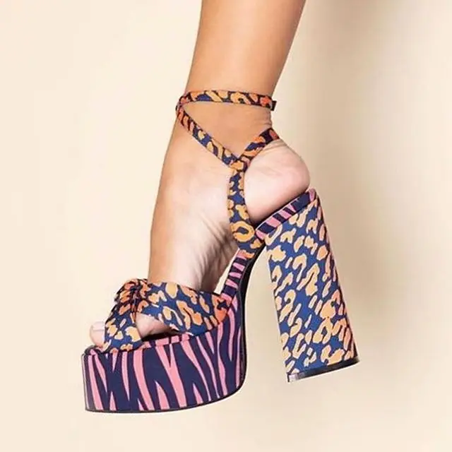 Brand New 2022 Big Size 43 Sandals Summer Flower Printed Satin High Heels Sexy Party Chunky Platform Sandals Shoes Women
Brand New 2022 Big Size 43 Sandals Summer Flower Printed Satin High Heels Sexy Party Chunky Platform Sandals Shoes Women