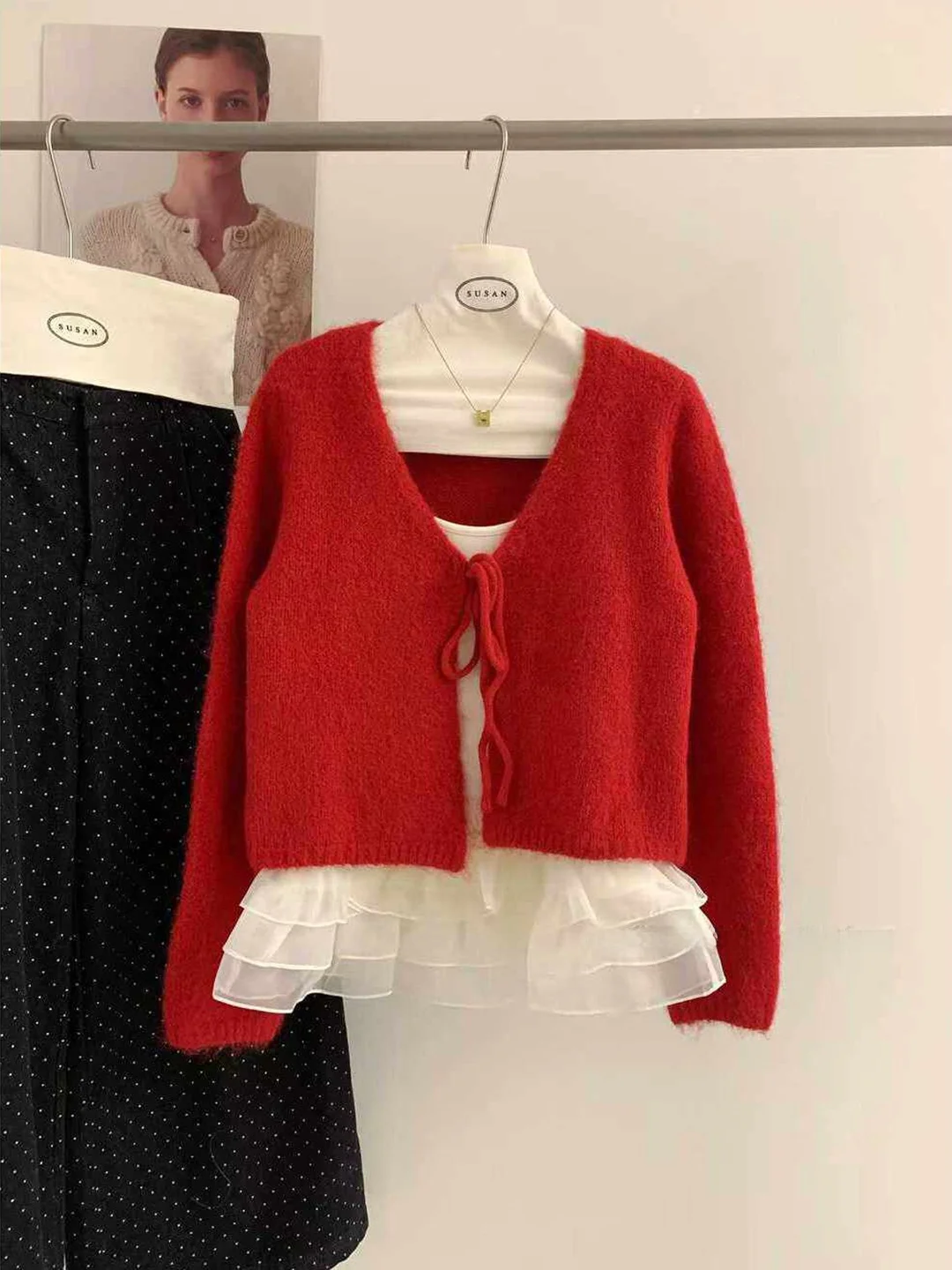 Корейский вязаный кардиган свободного кроя с оборками и кружевными вставками, комплект из двух предметов: топ и накидка для девочек, осень-зима
Корейский вязаный кардиган свободного кроя с оборками и кружевными вставками, комплект из двух предметов: топ и накидка для девочек, осень-зима