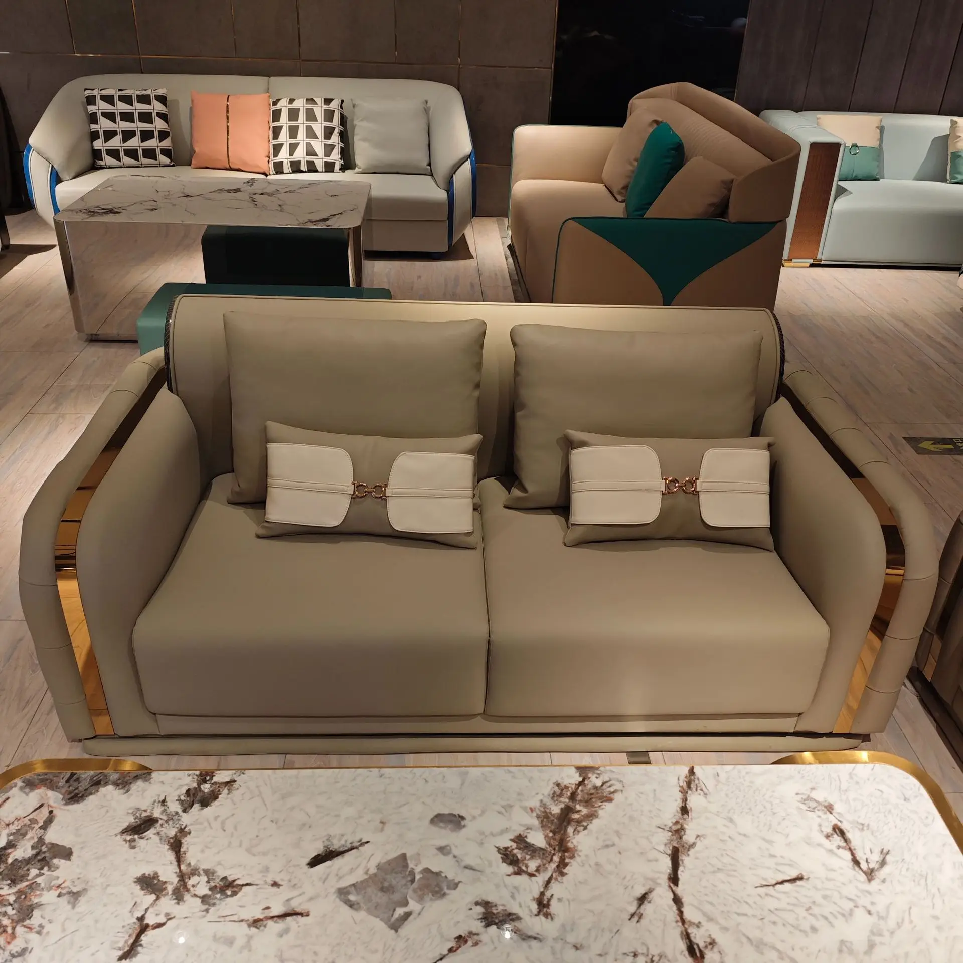 Light luxury pull-up sofa KTV sofa bar hotel private club box party room booth sofa
Light luxury pull-up sofa KTV sofa bar hotel private club box party room booth sofa