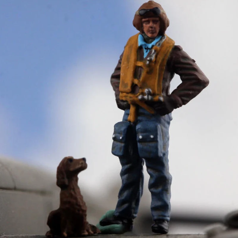 1:72 Scale Resin Material British Pilot With Pet Soldier 1 Suitable For Tank Helicopter Scenes Collectible Decorative Gifts
1:72 Scale Resin Material British Pilot With Pet Soldier 1 Suitable For Tank Helicopter Scenes Collectible Decorative Gifts