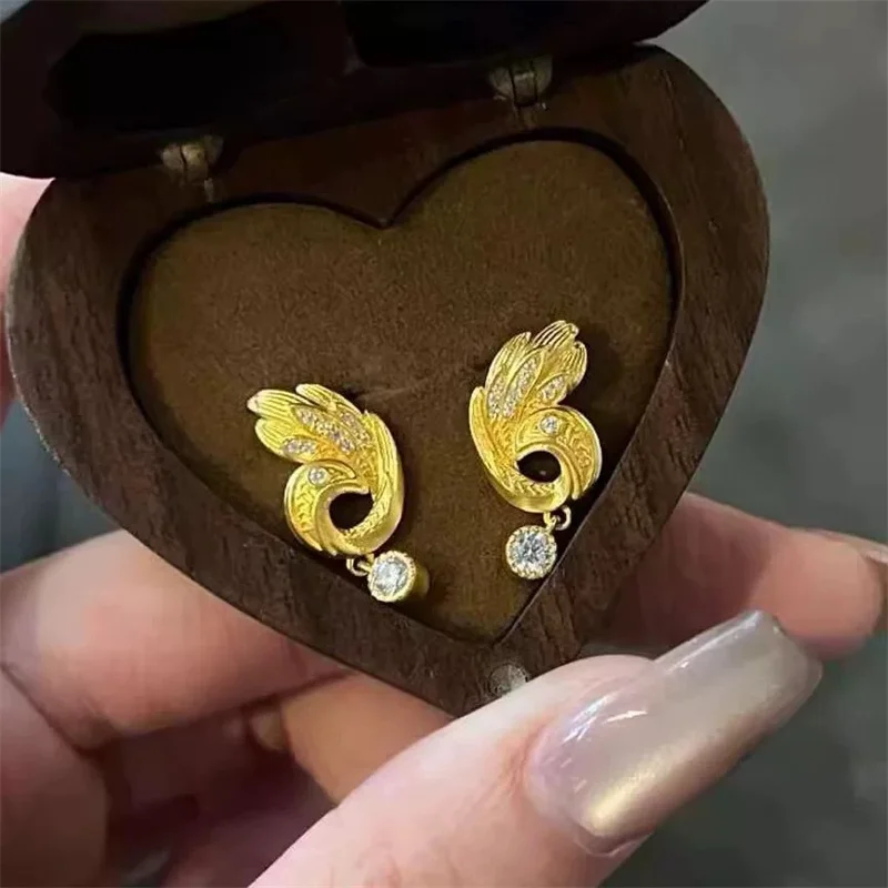 High quality AU750 18K gold studded with diamonds, Peacock, Ruyi Wing, women's earring jewelry, engagement party gift
High quality AU750 18K gold studded with diamonds, Peacock, Ruyi Wing, women's earring jewelry, engagement party gift