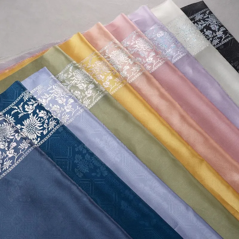 Ткань Hanfu из золотой ткани хризантемы, прозрачная марля с переливающимися чешуями для юбки с конским лицом и плиссированной юбки
Ткань Hanfu из золотой ткани хризантемы, прозрачная марля с переливающимися чешуями для юбки с конским лицом и плиссированной юбки