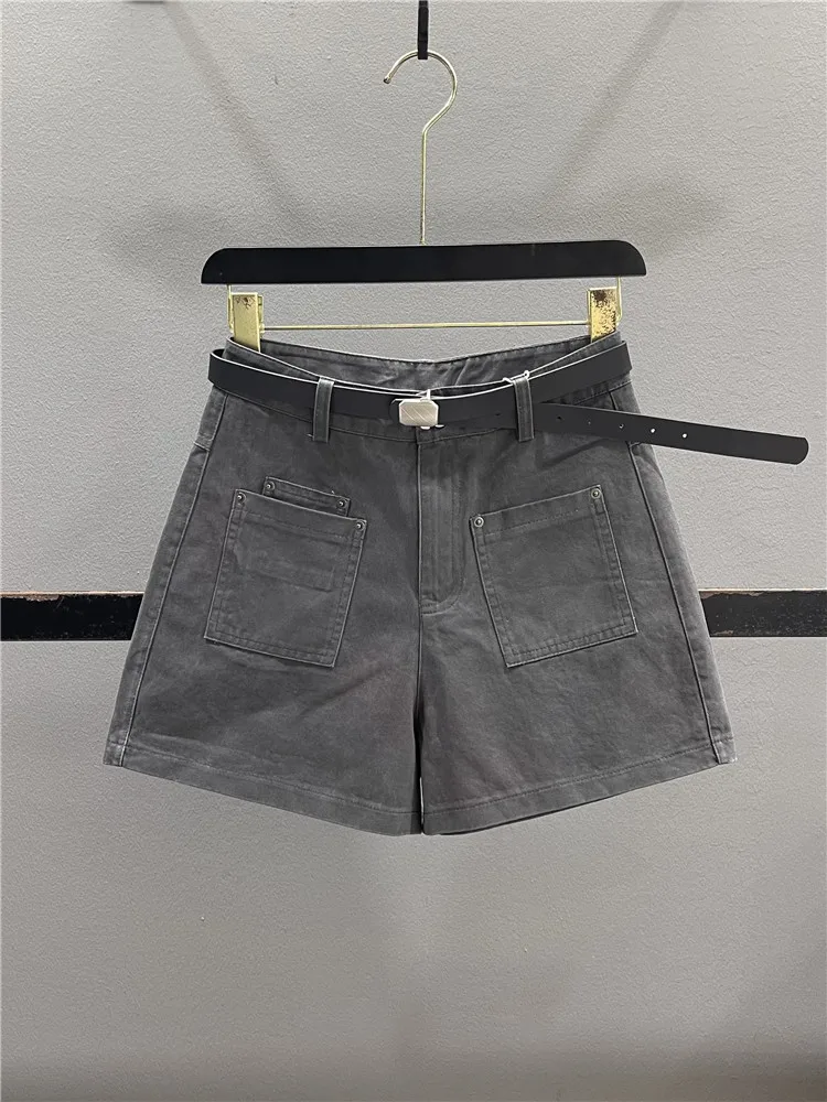 Retro Grey Workwear Denim Shorts Women's Summer 2026 High Waist Slimming Casual A-Line Wide Leg Pants Hot Pants
Retro Grey Workwear Denim Shorts Women's Summer 2026 High Waist Slimming Casual A-Line Wide Leg Pants Hot Pants