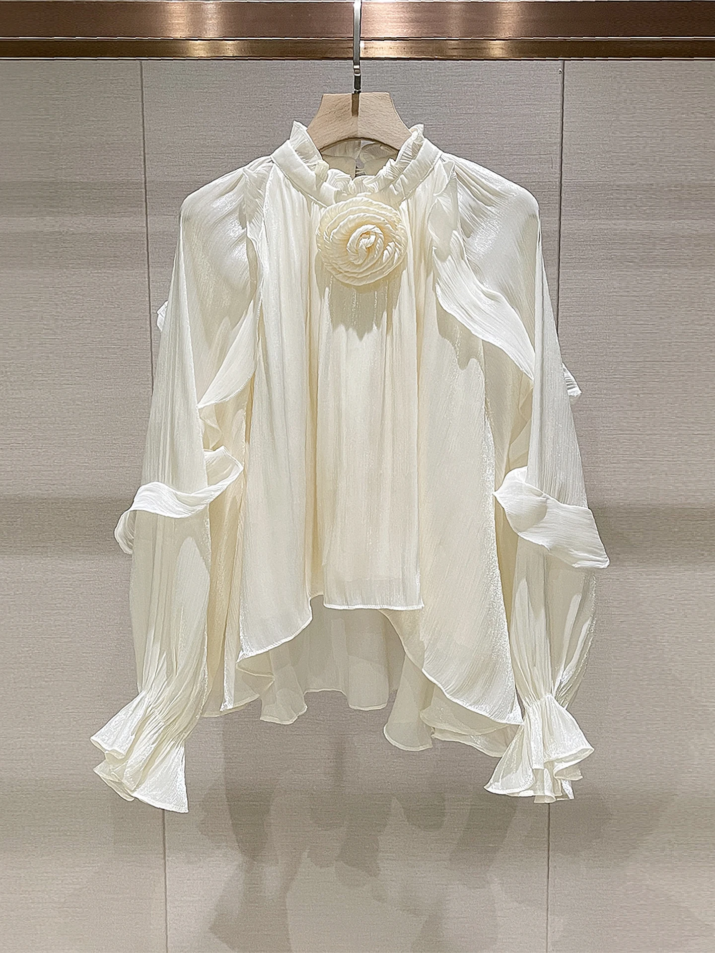 Весна 2026: Новая женская блузка свободного кроя с длинным рукавом, дышащая, комфортная, с цветочным кружевом по низу и воротником-стойкой
Весна 2026: Новая женская блузка свободного кроя с длинным рукавом, дышащая, комфортная, с цветочным кружевом по низу и воротником-стойкой