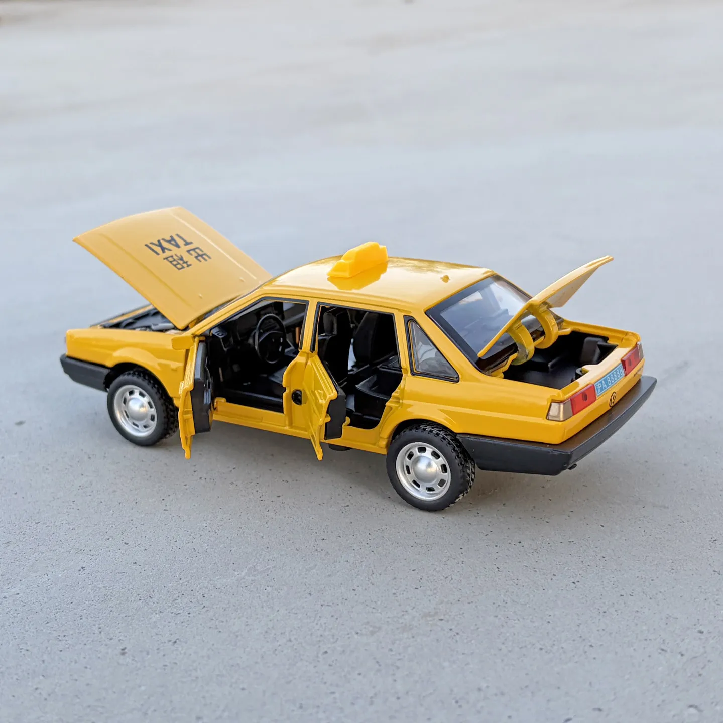 1:32 Santana Taxi Alloy Diecasting Car Model Simulation Sound and Light Toy Hobby Collecting Christmas Gifts
1:32 Santana Taxi Alloy Diecasting Car Model Simulation Sound and Light Toy Hobby Collecting Christmas Gifts