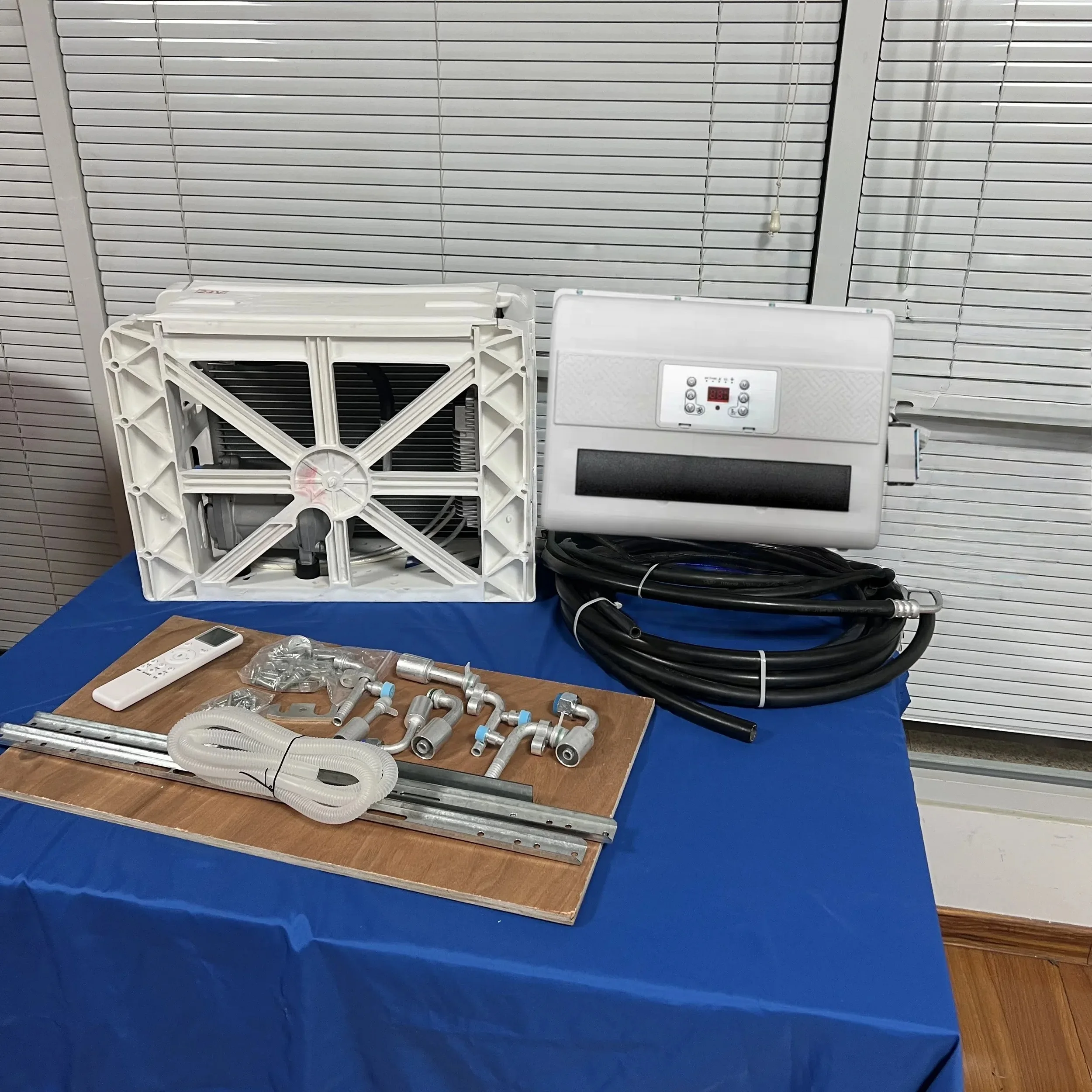 Легкий пластиковый корпус, 12В/24В DC, раздельный стояночный кондиционер с интеллектуальным управлением, автономный кондиционер для парковки
Легкий пластиковый корпус, 12В/24В DC, раздельный стояночный кондиционер с интеллектуальным управлением, автономный кондиционер для парковки