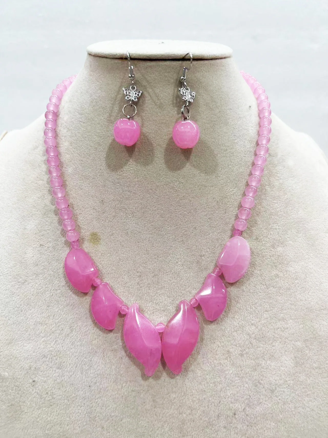 Round Shaped Natural Stone Beads Necklace Earrings Jewelry Set Blue Pink Red Green Stone Choker Bib Collar for Women Girls Gifts
Round Shaped Natural Stone Beads Necklace Earrings Jewelry Set Blue Pink Red Green Stone Choker Bib Collar for Women Girls Gifts