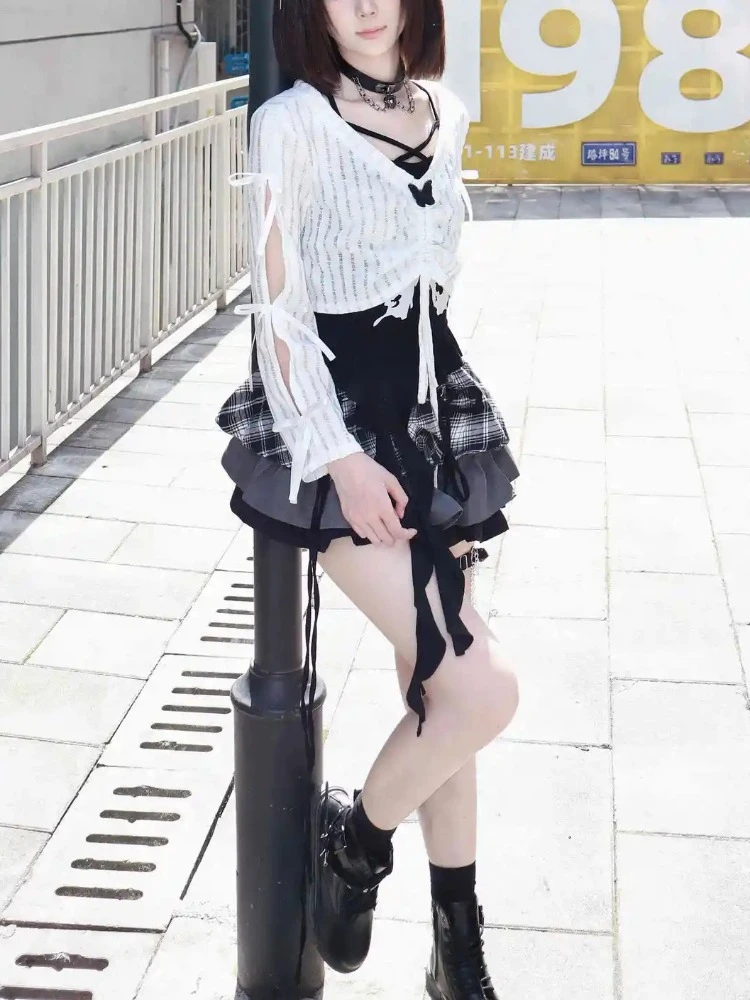 Japanese Gothic Y2K Sexy 3Pc Set Black&White Striped Plaid Ruffle Mini Skirt Crop Top Outfit For Women Girls Daily Club Cosplay
Japanese Gothic Y2K Sexy 3Pc Set Black&White Striped Plaid Ruffle Mini Skirt Crop Top Outfit For Women Girls Daily Club Cosplay