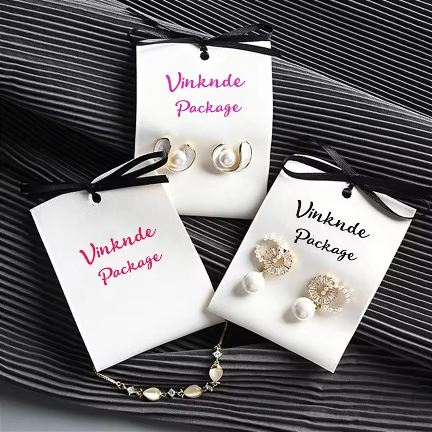 Пользовательский логотип бренда, высококачественная упаковка для ювелирных изделий и демонстрационная карта, хлопковый холст, ювелирные изделия, серьги, ожерелье, упаковка, держатель для карт
Пользовательский логотип бренда, высококачественная упаковка для ювелирных изделий и демонстрационная карта, хлопковый холст, ювелирные изделия, серьги, ожерелье, упаковка, держатель для карт