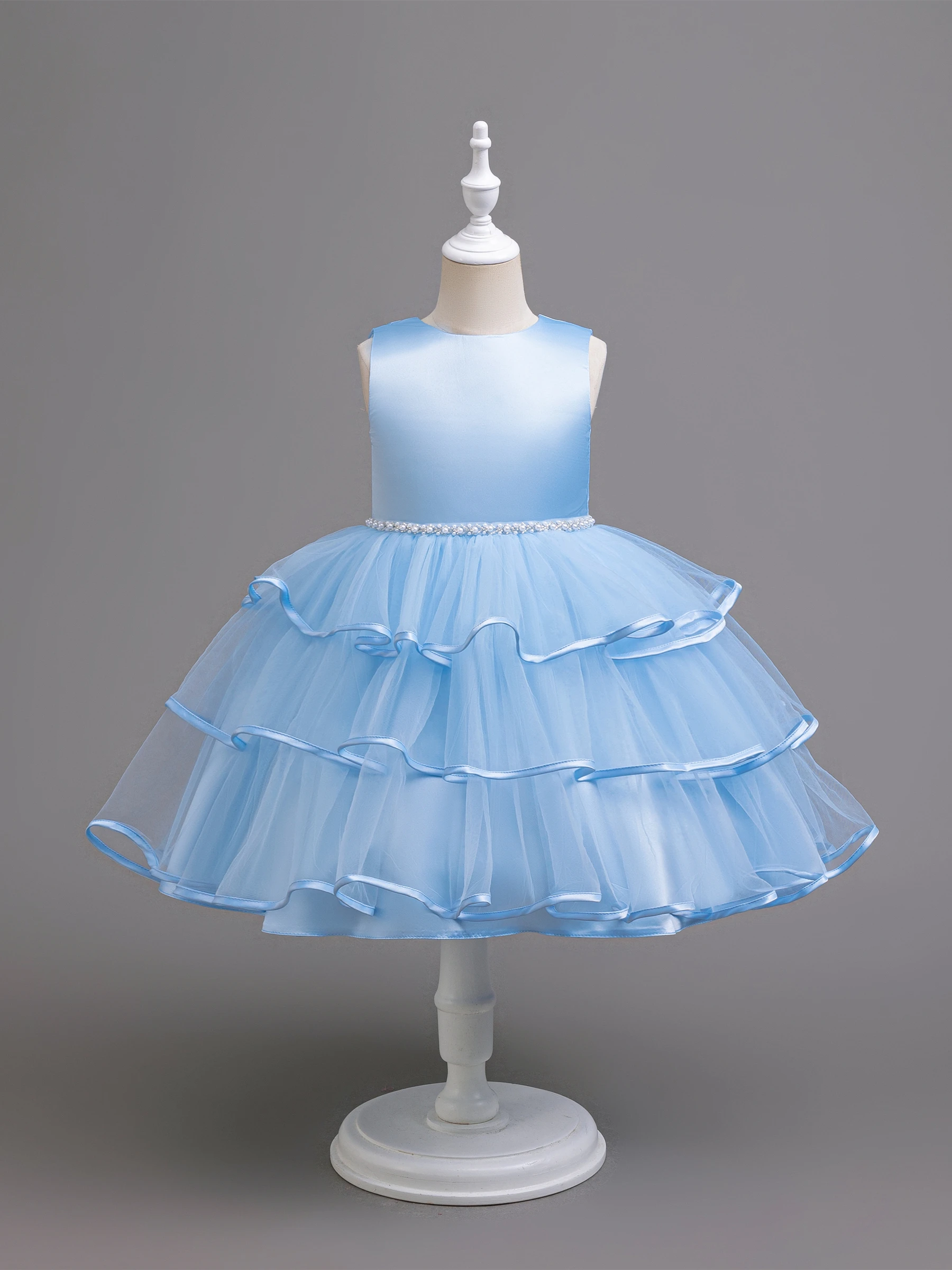 Betty Beke Princess Royal style light blue European-style evening dress for girls
Betty Beke Princess Royal style light blue European-style evening dress for girls