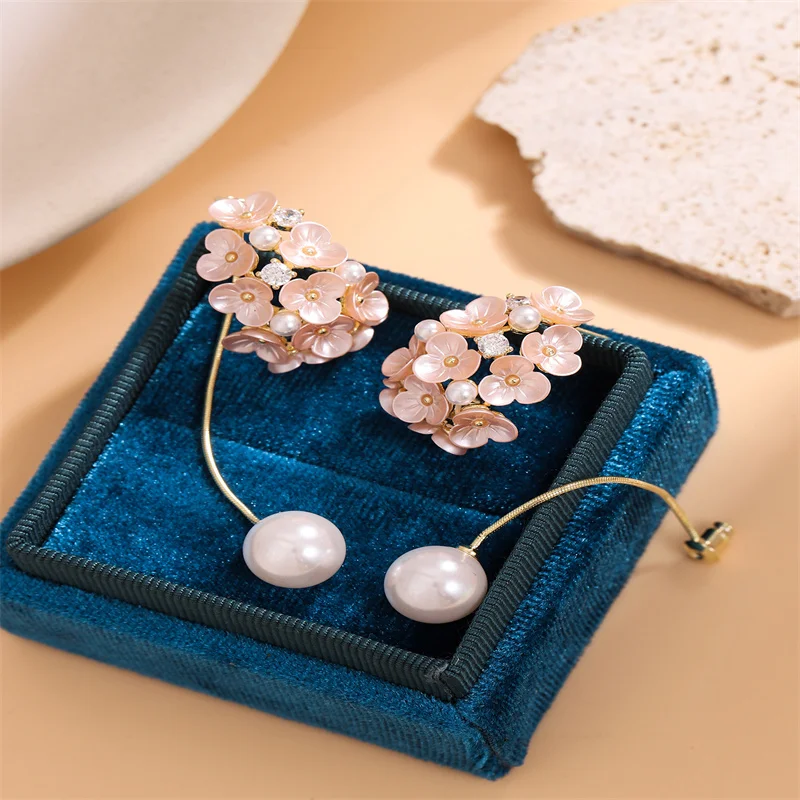 Silver needle diamond-encrusted pearl flower tassel earrings French niche style fashionable light luxury earrings for women
Silver needle diamond-encrusted pearl flower tassel earrings French niche style fashionable light luxury earrings for women