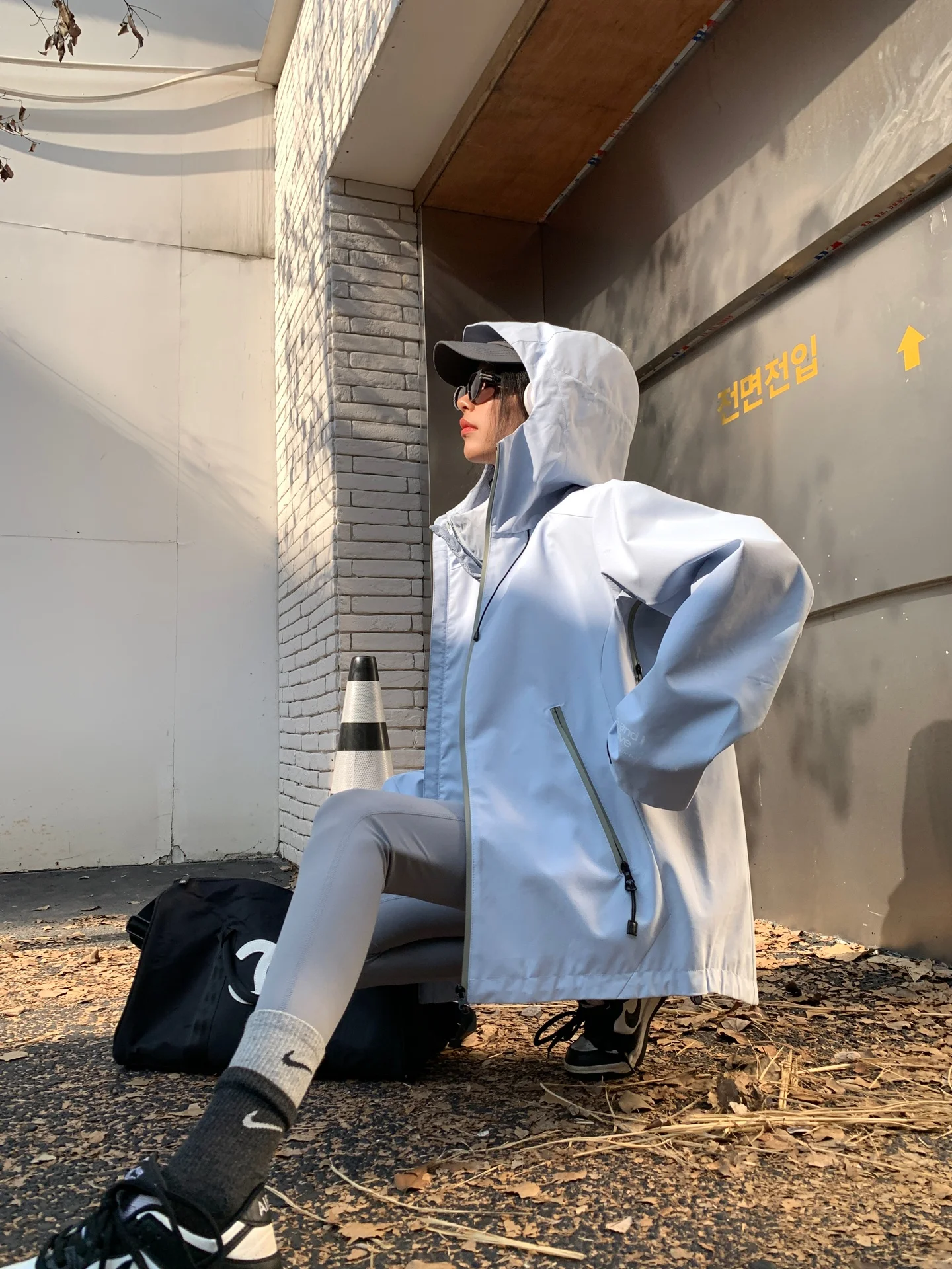 Синий женский уличный водонепроницаемый ветрозащитный повседневный куртка-пальто свободного кроя с эффектом стройности, на молнии, из полиэфирного волокна Aviva...
Синий женский уличный водонепроницаемый ветрозащитный повседневный куртка-пальто свободного кроя с эффектом стройности, на молнии, из полиэфирного волокна Aviva...