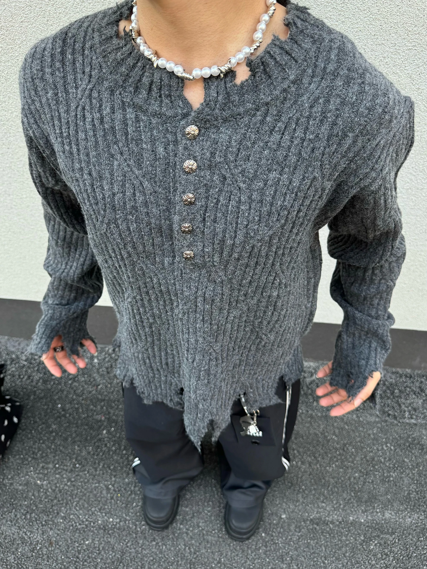 Retro American Hip-Hop Irregular Hole Street Henry Collar Sweater Casual Loose Knitted Men's And Women's Half Cardigan Sweater
Retro American Hip-Hop Irregular Hole Street Henry Collar Sweater Casual Loose Knitted Men's And Women's Half Cardigan Sweater