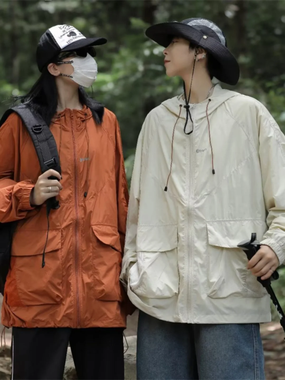 Легкая мужская летняя ветровка из ледяного шелка с защитой от солнца и УФ-излучения, функциональная, для активного отдыха, рабочая одежда
Легкая мужская летняя ветровка из ледяного шелка с защитой от солнца и УФ-излучения, функциональная, для активного отдыха, рабочая одежда