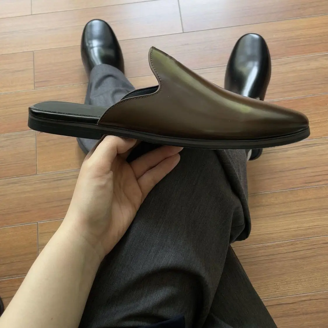 2026 New Flat Mules Casual Slip-On Men Women Outdoor Wear Super Fibre Flat Heel Rubber Sole One-Step Slippers Trendy Slippers
2026 New Flat Mules Casual Slip-On Men Women Outdoor Wear Super Fibre Flat Heel Rubber Sole One-Step Slippers Trendy Slippers
