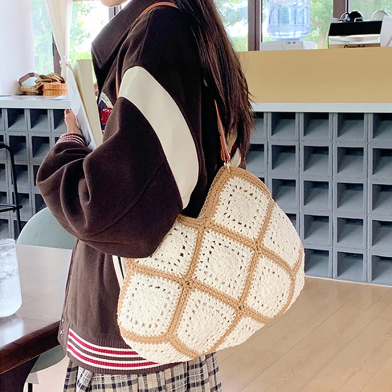 Color Blocking Handmade Woven Shoulder Bag Beach Leisure Vacation Tote Bag Fashion New Large Capacity Women's Commuting Handbag
Color Blocking Handmade Woven Shoulder Bag Beach Leisure Vacation Tote Bag Fashion New Large Capacity Women's Commuting Handbag