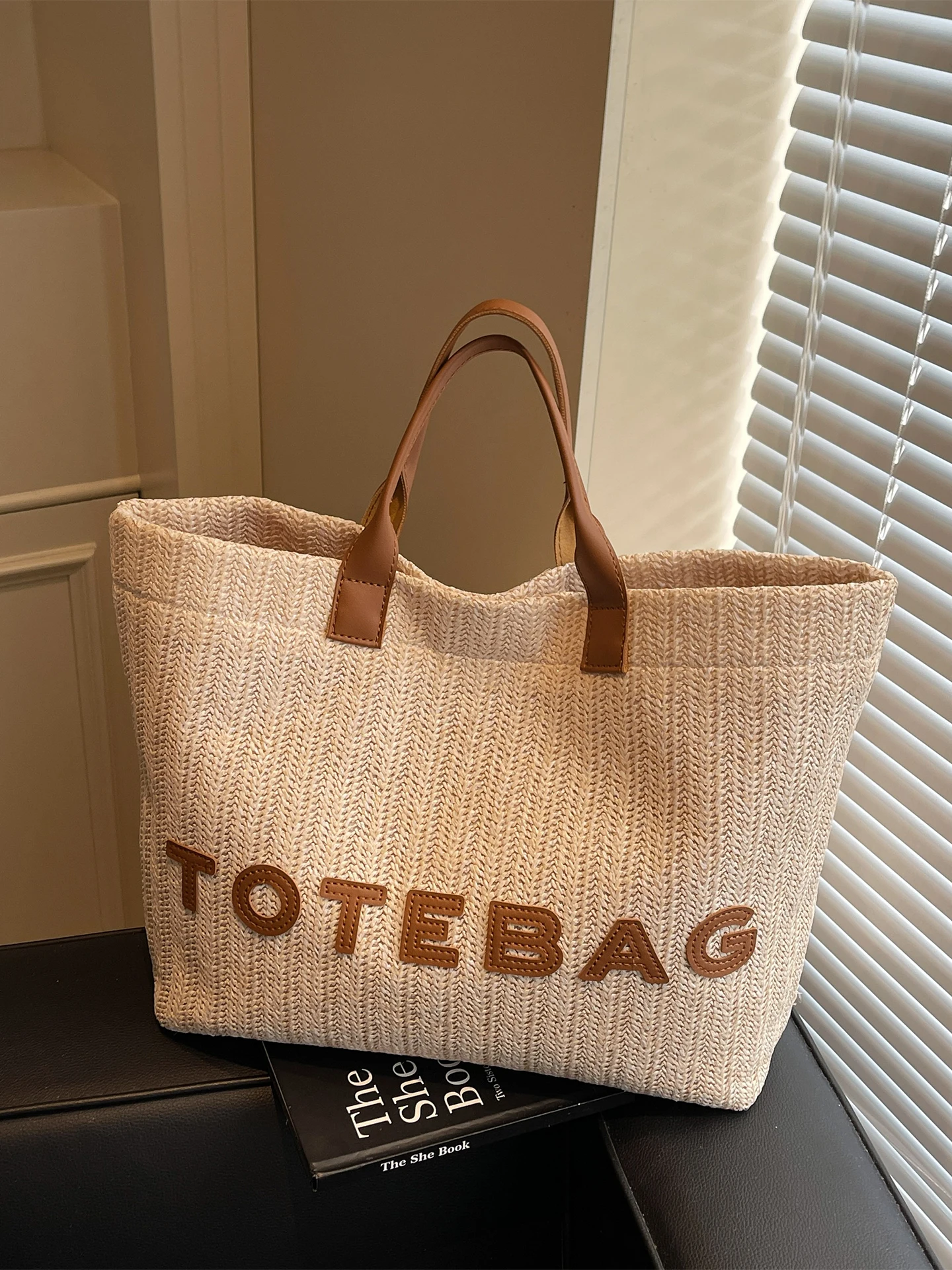 Handwoven Large Capacity Straw Bag Women's 2025 New Style Casual Summer Beach Vacation Handheld Tote Bag Soft Shoulder Bag
Handwoven Large Capacity Straw Bag Women's 2025 New Style Casual Summer Beach Vacation Handheld Tote Bag Soft Shoulder Bag