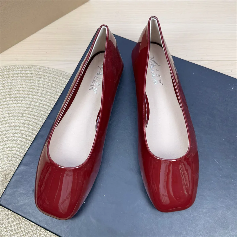 2025 Autumn New Fashionable Lacquer Square Head Flat Bottom Mary Jane Shoes Shallow Mouth Large Casual Women's Shoes
2025 Autumn New Fashionable Lacquer Square Head Flat Bottom Mary Jane Shoes Shallow Mouth Large Casual Women's Shoes