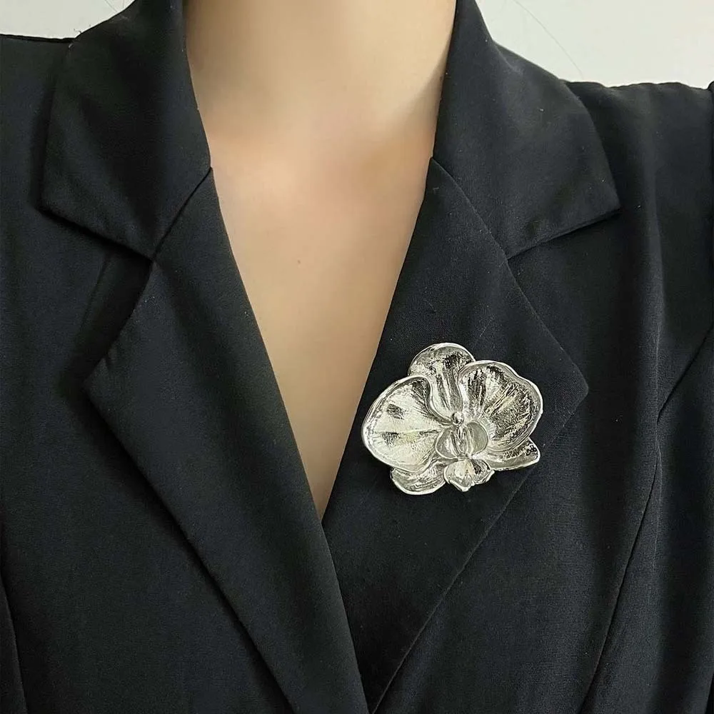 Corsage Ornament Orchid Flower Brooch French Style Elegant Butterfly Orchid Pin Luxury Silver Metal Glossy Brooch
Corsage Ornament Orchid Flower Brooch French Style Elegant Butterfly Orchid Pin Luxury Silver Metal Glossy Brooch