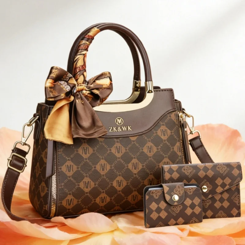 Light luxury designer handbags, classic printed tote bags, high-end large-capacity commuter messenger bags with covers, fashiona
Light luxury designer handbags, classic printed tote bags, high-end large-capacity commuter messenger bags with covers, fashiona